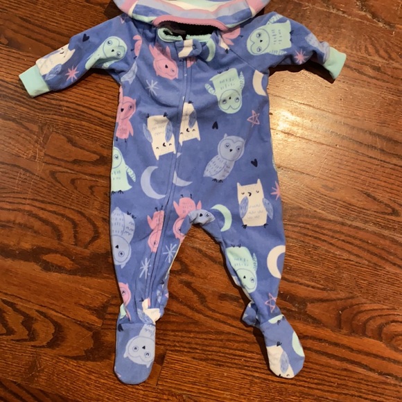 Carter’s NWT 2 Piece Onesie - Picture 2 of 3